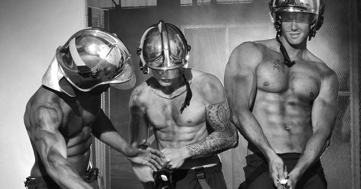 #ТебеЭтоНадо: голые французские пожарные в календаре на 2017 год.