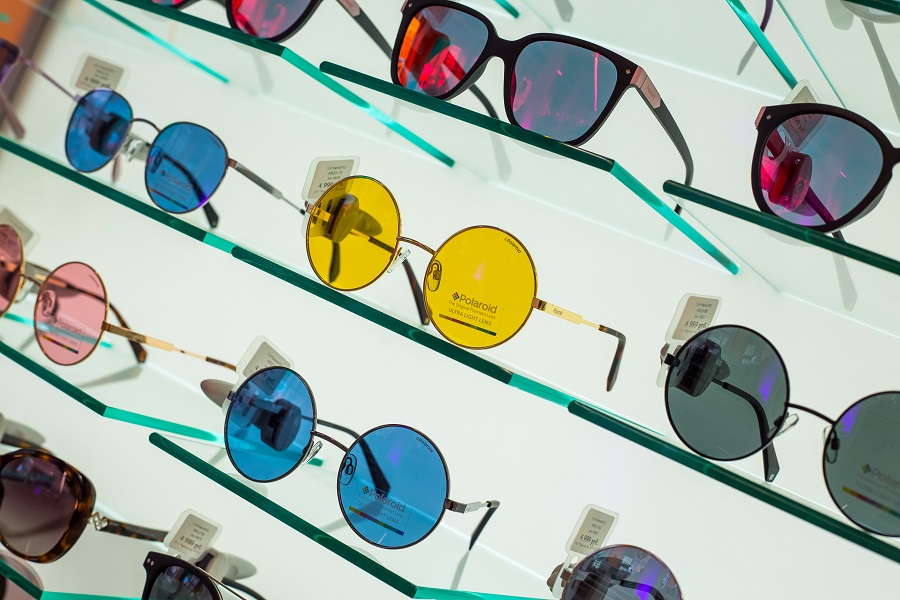 О чём нужно помнить, выбирая солнцезащитные очки на лето