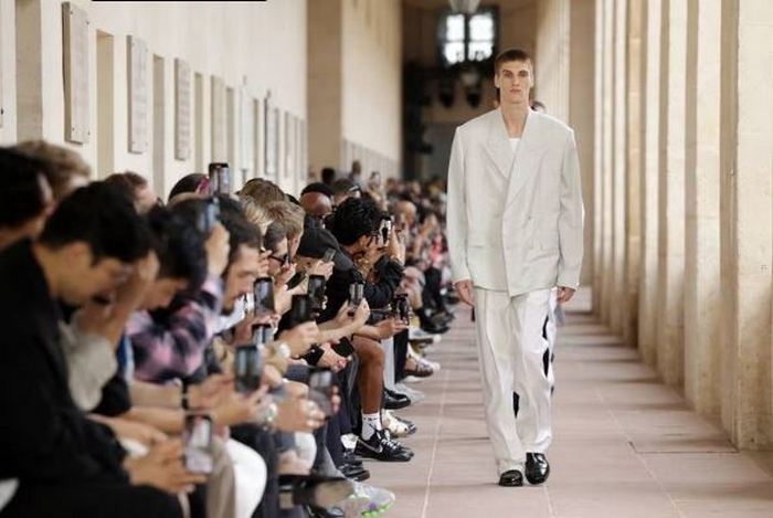 Пошив оверсайз на показе мужской одежды Givenchy весна-лето 2024
